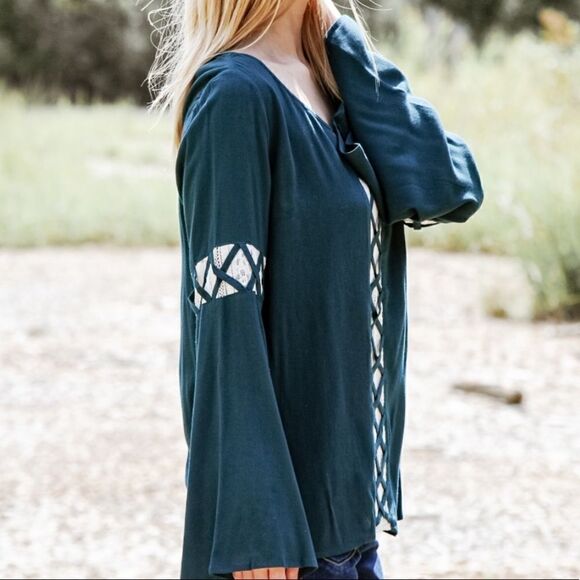 Lace Inlet Detail Top - Picture 9 of 16